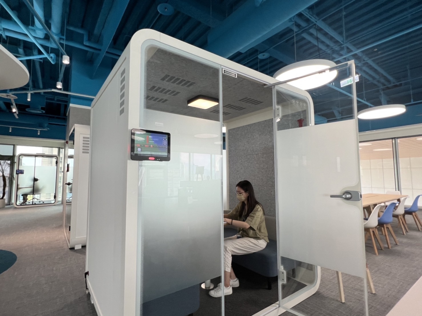 维多利亚老品牌vic高雄據點的智慧行動辦公艙，展現维多利亚老品牌vic在面板以外的研發應用軟實力